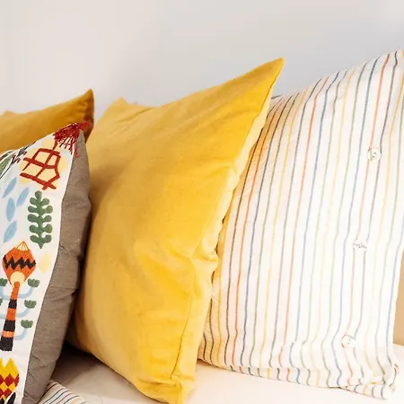 Lovely House And Courtyard In Center *