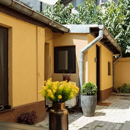 Lovely House And Courtyard In Center Apartment Bucharest