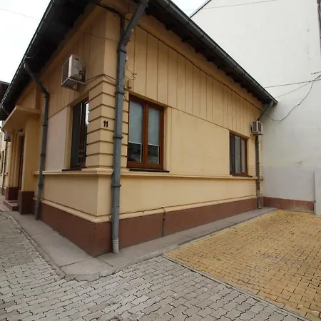 Lovely House And Courtyard In Center *