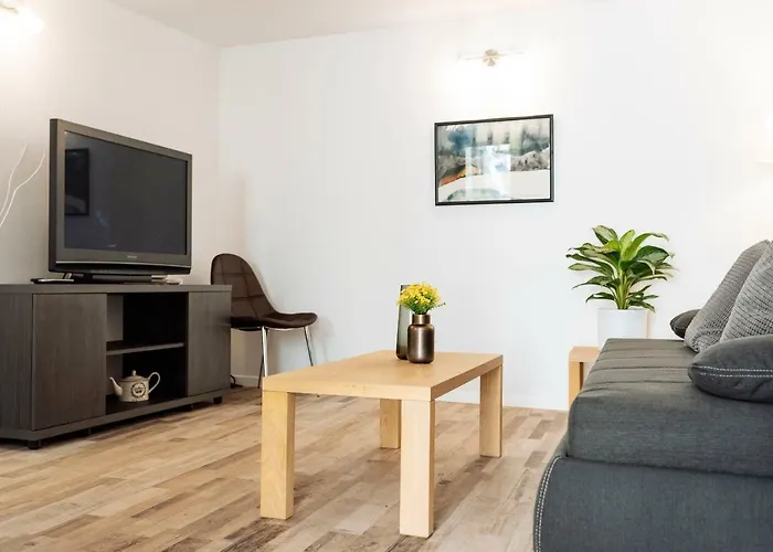 Lovely House And Courtyard In Center Bukarest