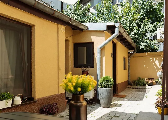 Lovely House And Courtyard In Center Apartamento Bucareste